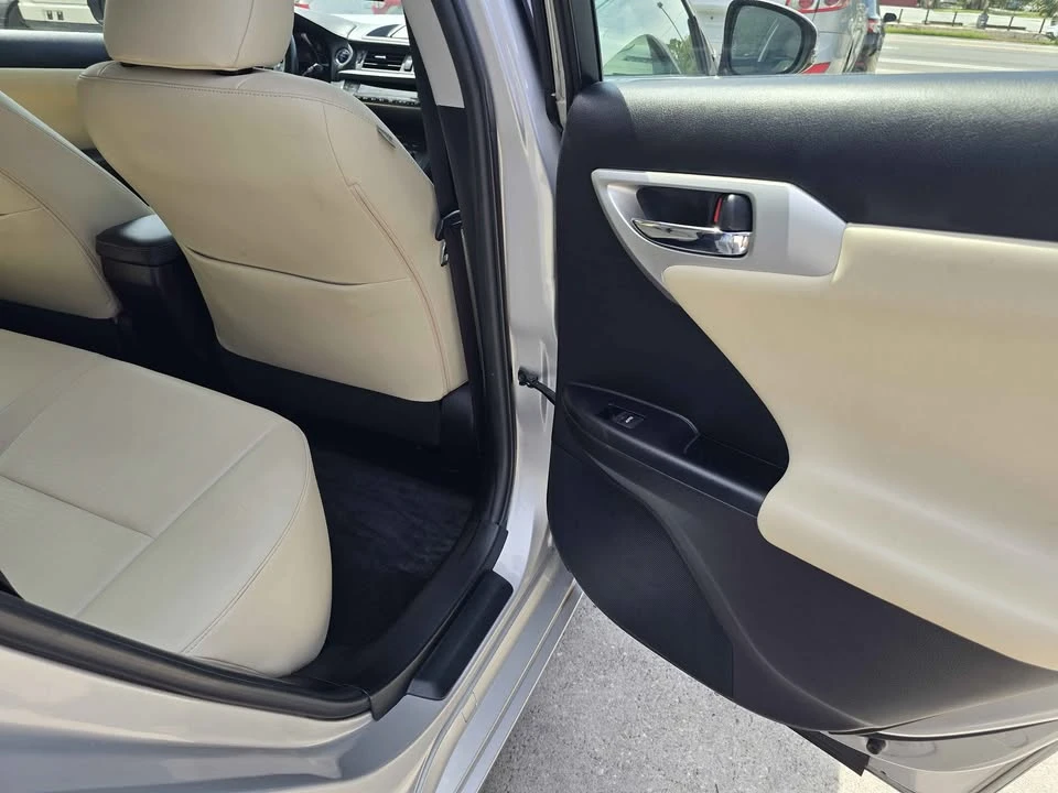 2011 Lexus CT - Image 14 of 20