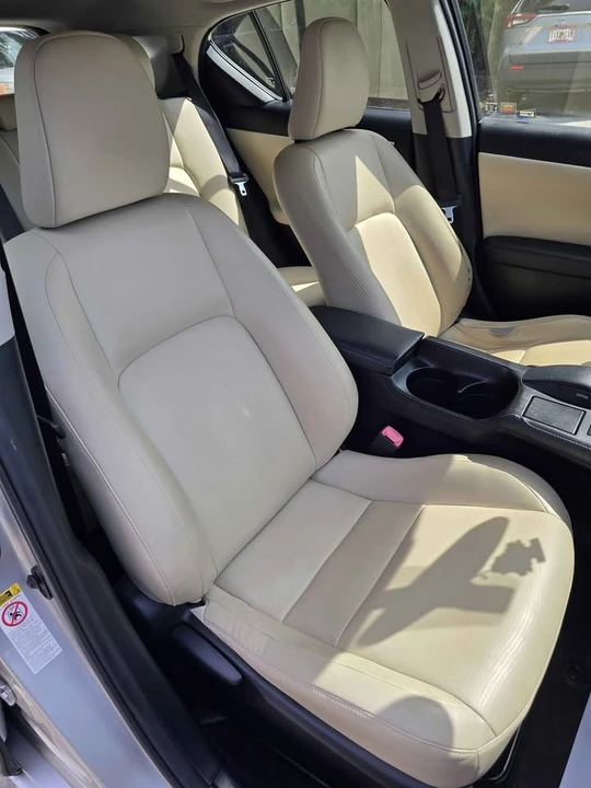 2011 Lexus CT - Image 17 of 20