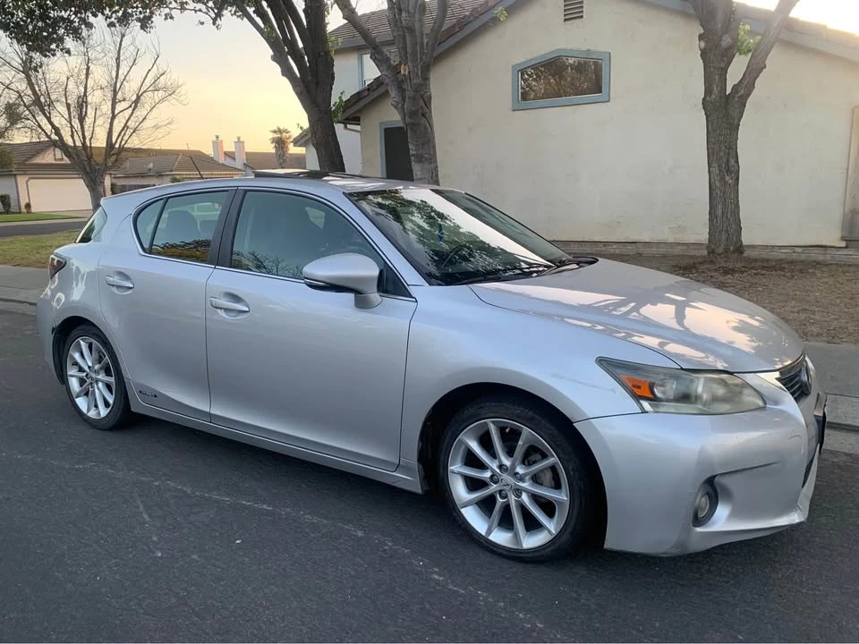 2011 Lexus CT - Image 3 of 7