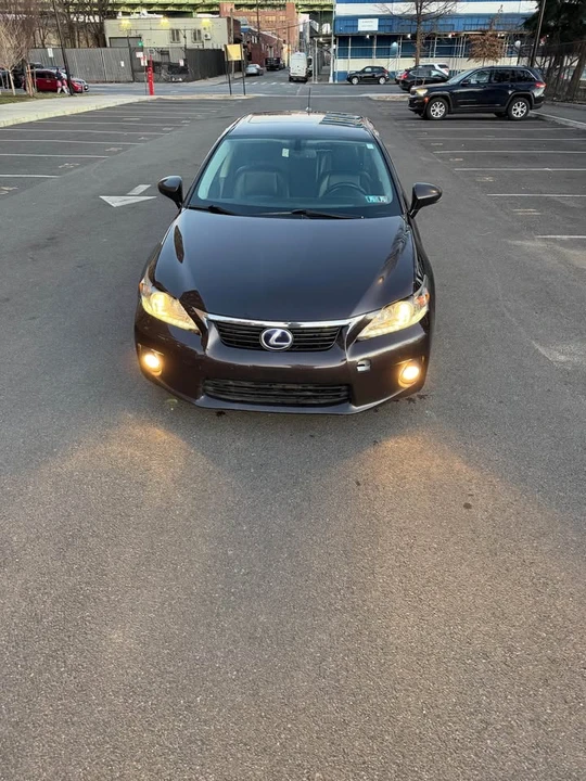 2011 Lexus CT - Image 2 of 16