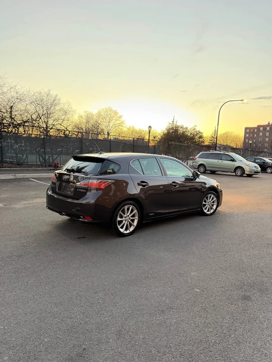 2011 Lexus CT - Image 7 of 16
