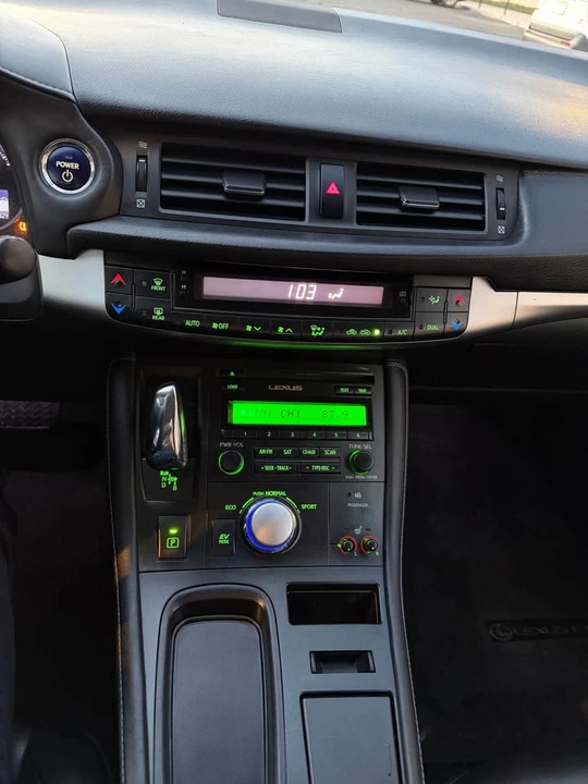 2011 Lexus CT - Image 12 of 16