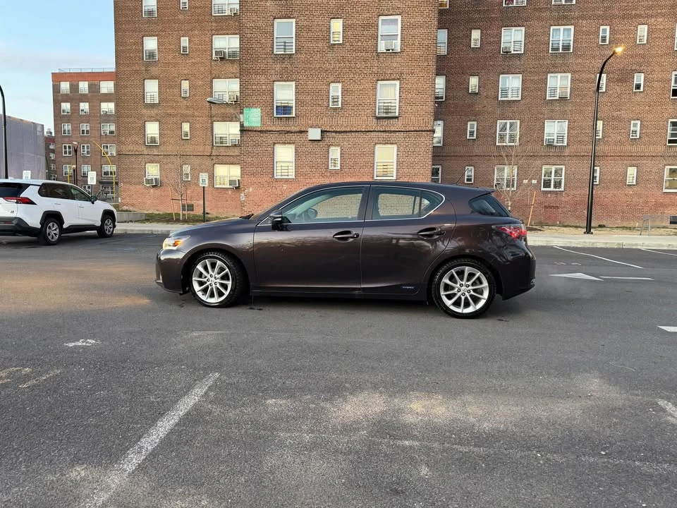 2011 Lexus CT - Image 3 of 16