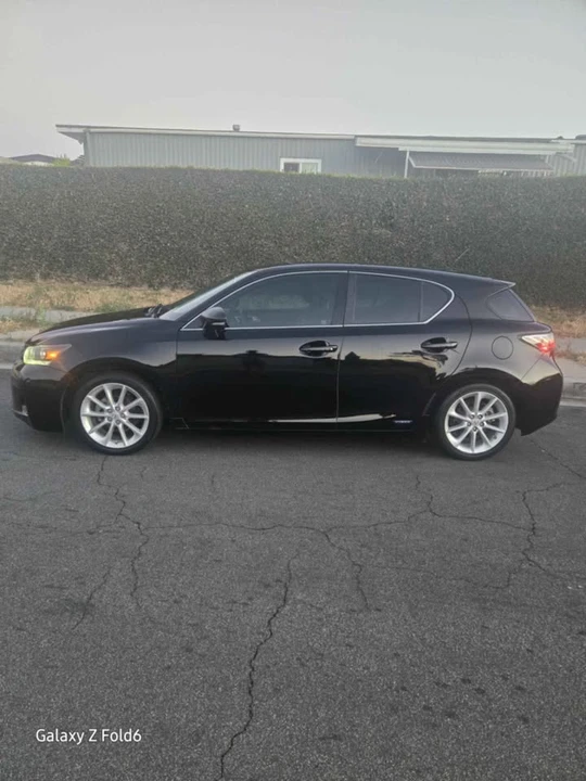 2011 Lexus CT - Image 2 of 13