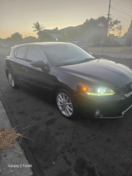 2011 Lexus CT - Image 9 of 13