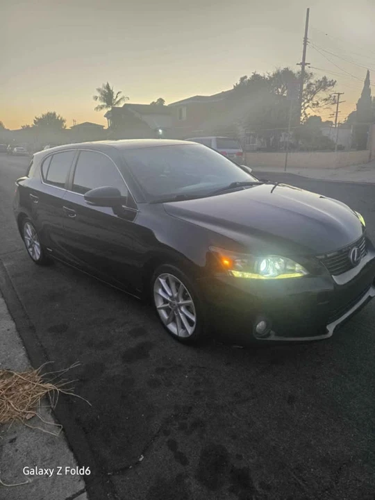 2011 Lexus CT - Image 10 of 13