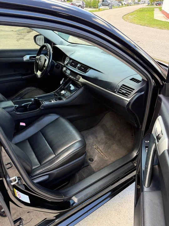 2011 Lexus CT - Image 6 of 20