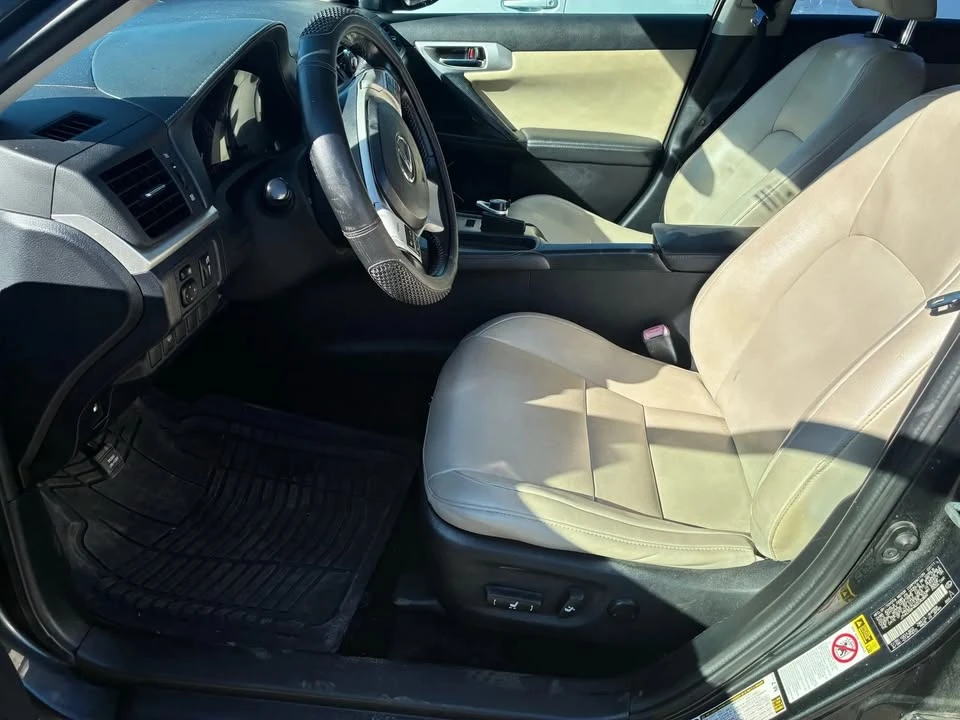2011 Lexus CT - Image 10 of 18