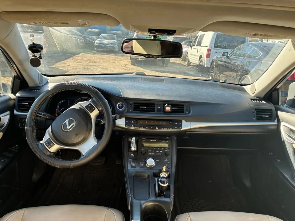 2011 Lexus CT - Image 13 of 18