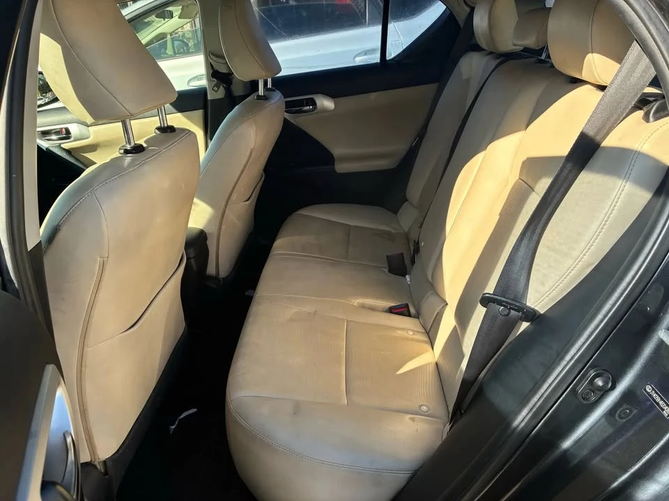 2011 Lexus CT - Image 12 of 18