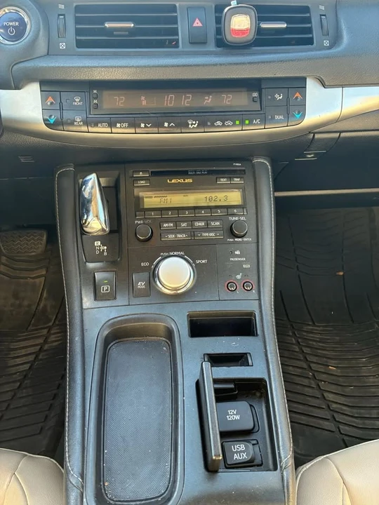 2011 Lexus CT - Image 15 of 18