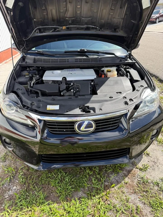 2011 Lexus CT - Image 18 of 20