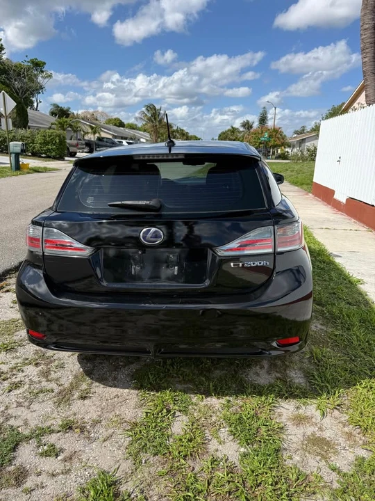2011 Lexus CT - Image 16 of 20