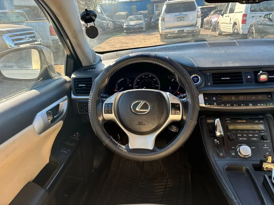 2011 Lexus CT - Image 14 of 18