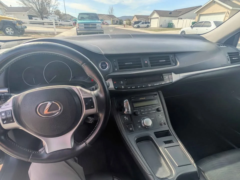 2011 Lexus CT - Image 6 of 11