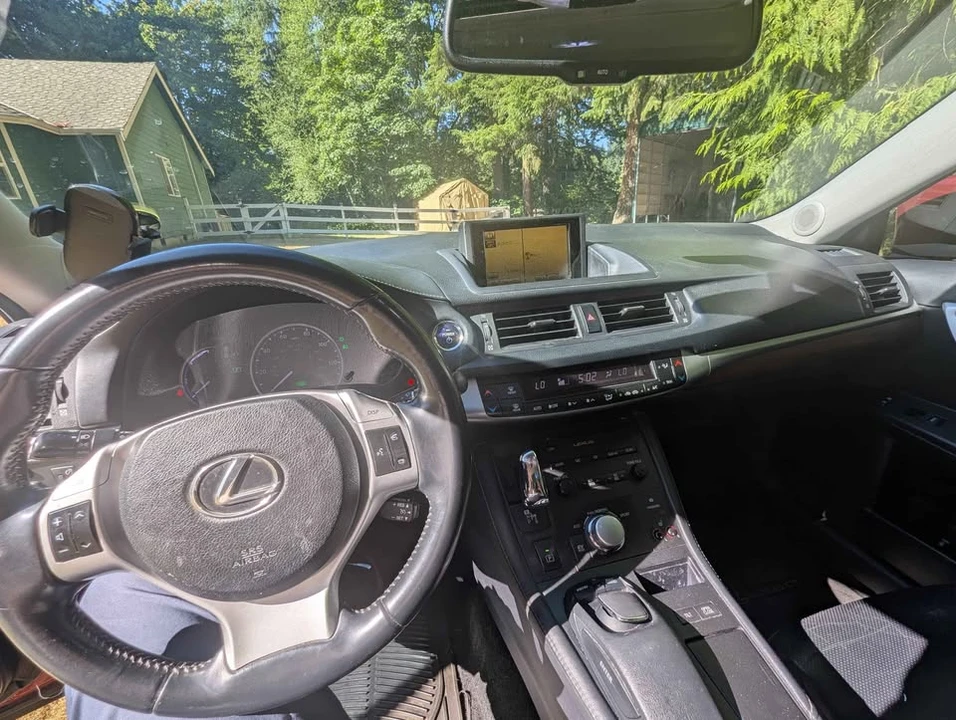 2011 Lexus CT - Image 14 of 18