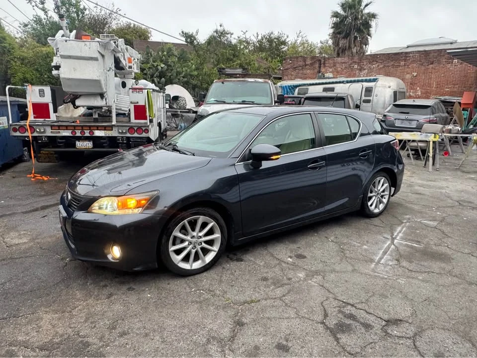 2011 Lexus CT - Image 6 of 10