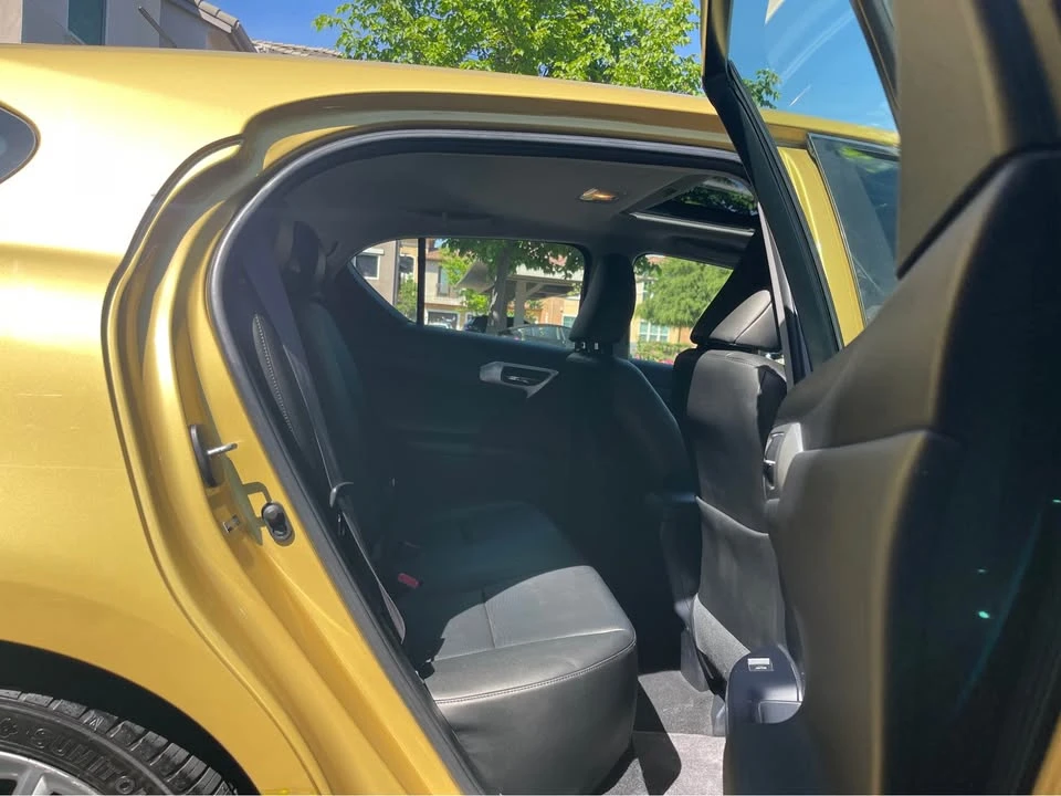 2011 Lexus CT - Image 16 of 20