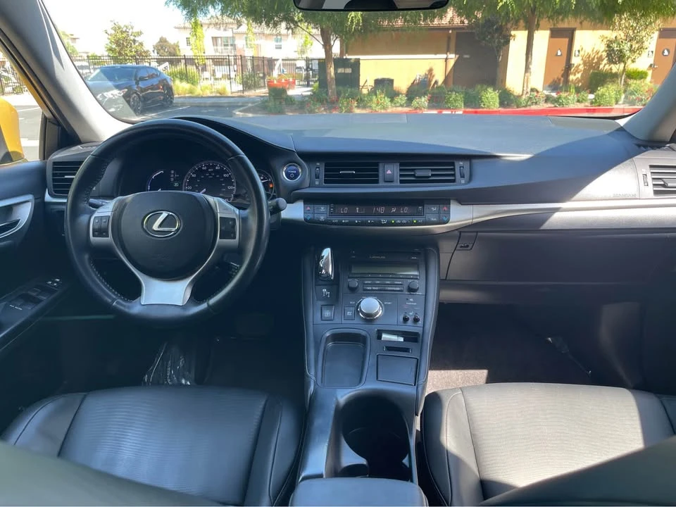 2011 Lexus CT - Image 12 of 20