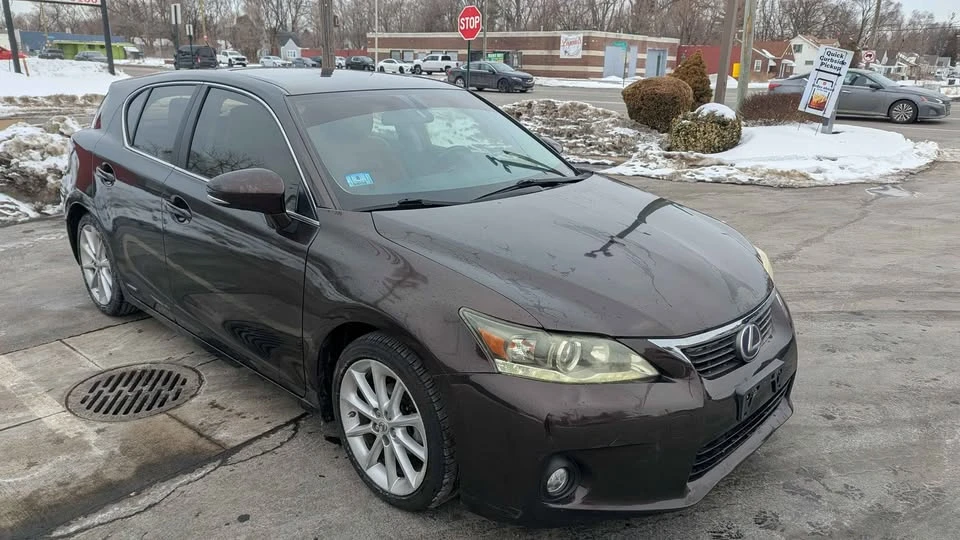 2011 Lexus CT - Image 2 of 9