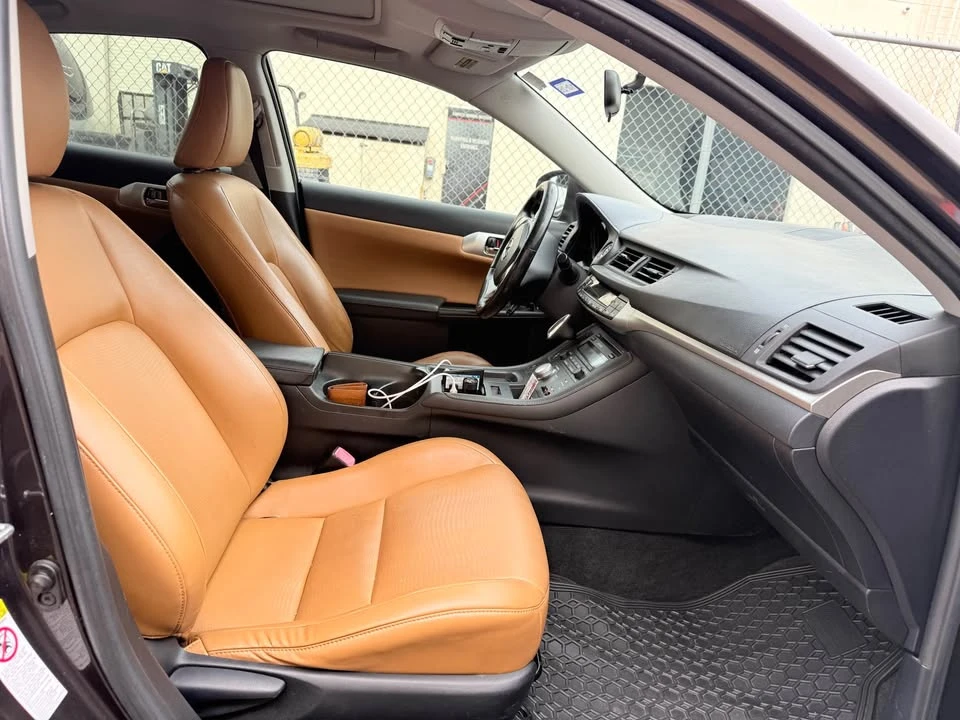 2011 Lexus CT - Image 7 of 14