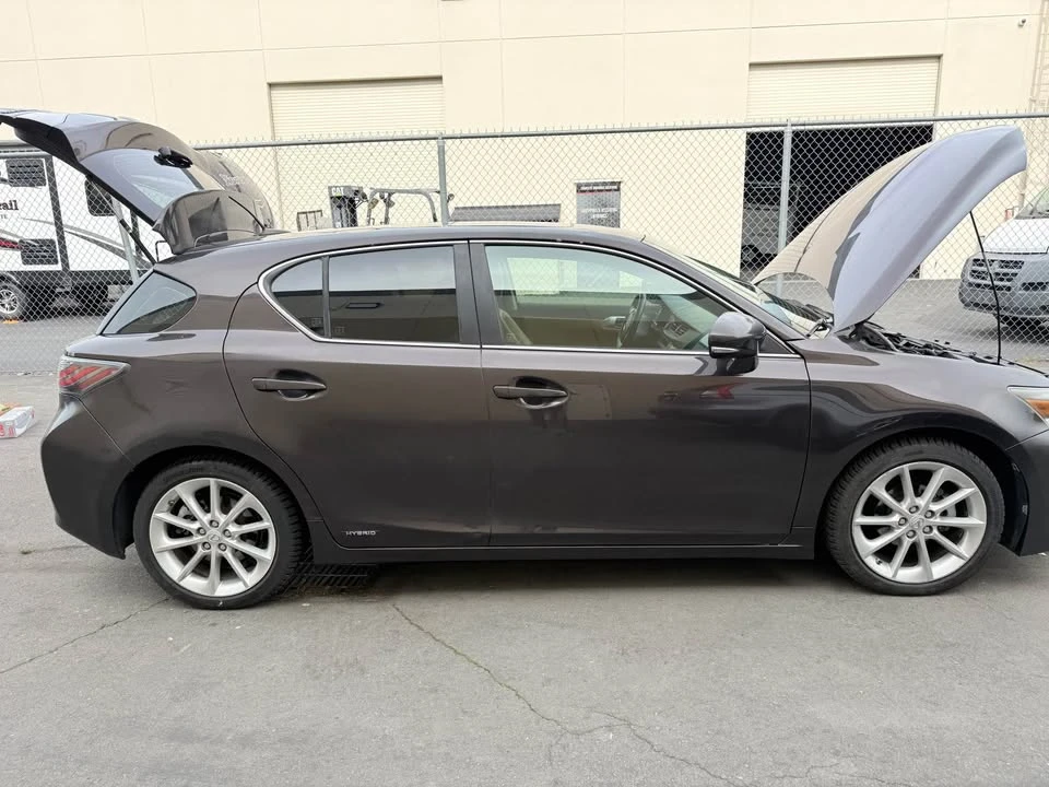 2011 Lexus CT - Image 12 of 14