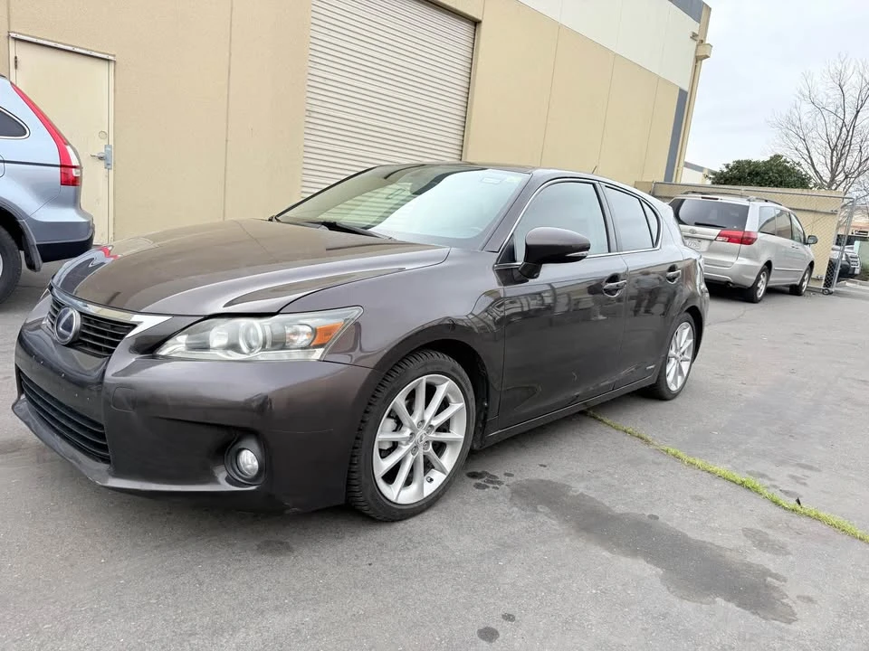 2011 Lexus CT - Image 2 of 14