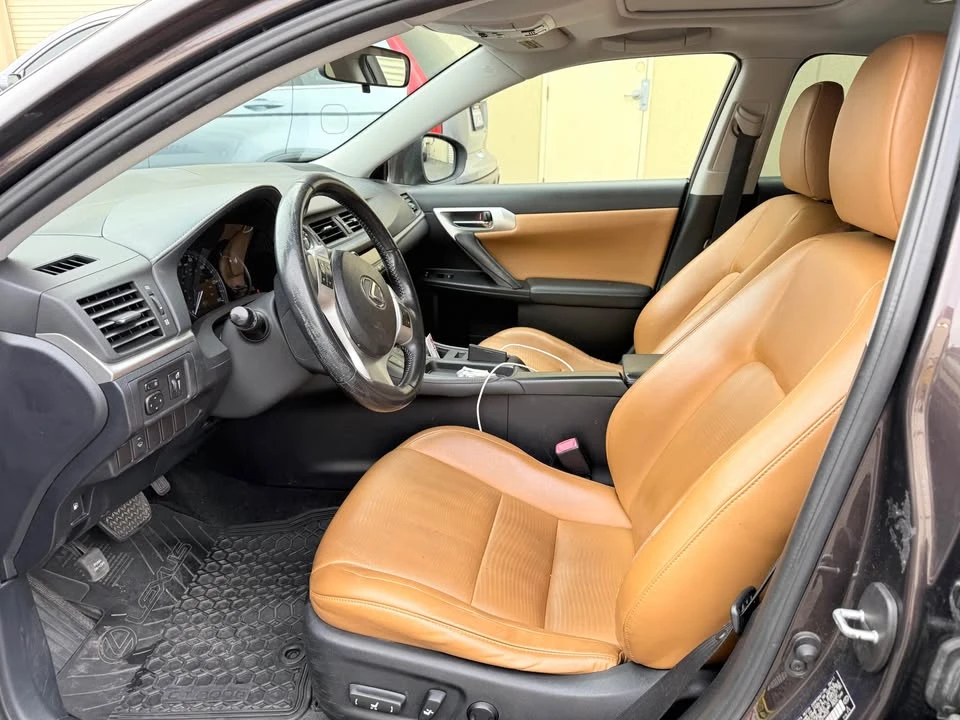 2011 Lexus CT - Image 8 of 14