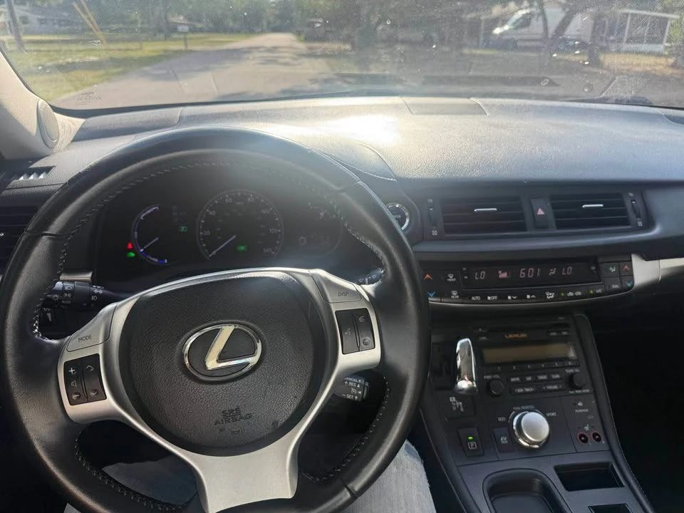 2011 Lexus CT - Image 8 of 10