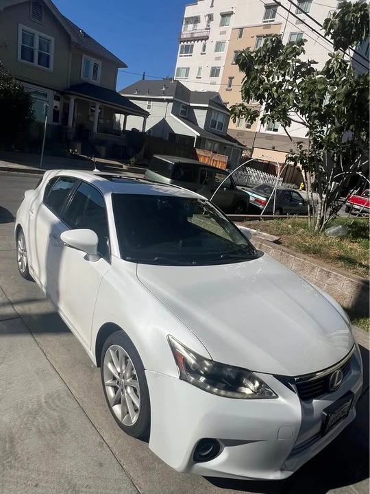 2011 Lexus CT - Image 3 of 10