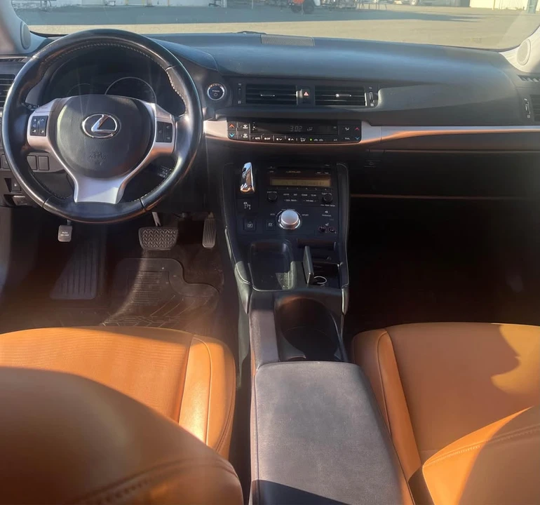 2011 Lexus CT - Image 4 of 6