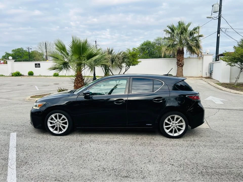 2011 Lexus CT - Image 8 of 14