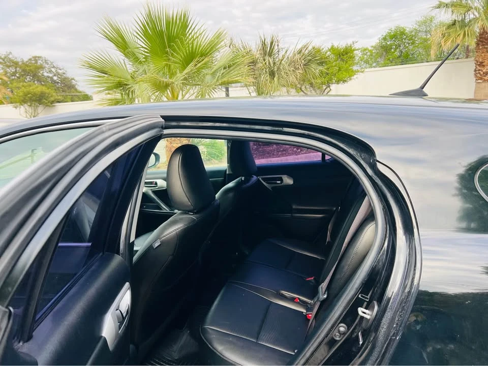 2011 Lexus CT - Image 9 of 14