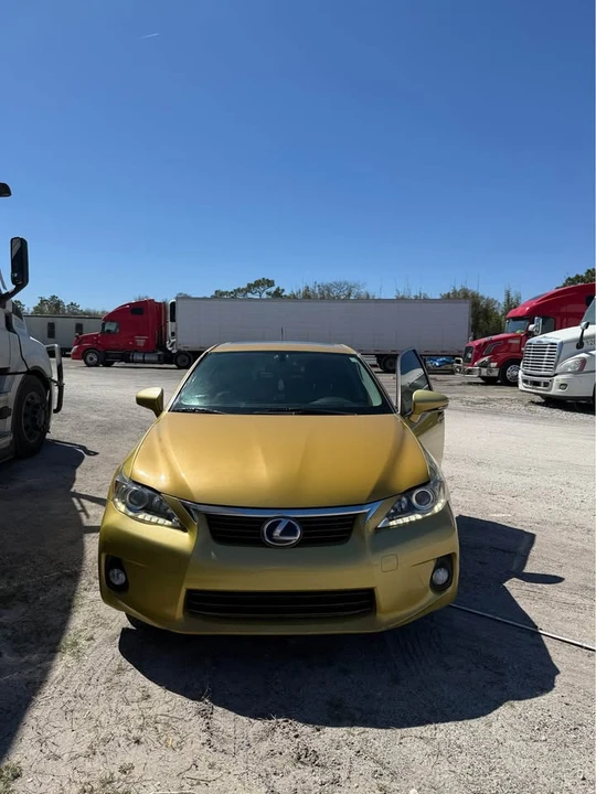 2011 Lexus CT - Image 2 of 10