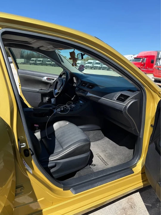 2011 Lexus CT - Image 9 of 10