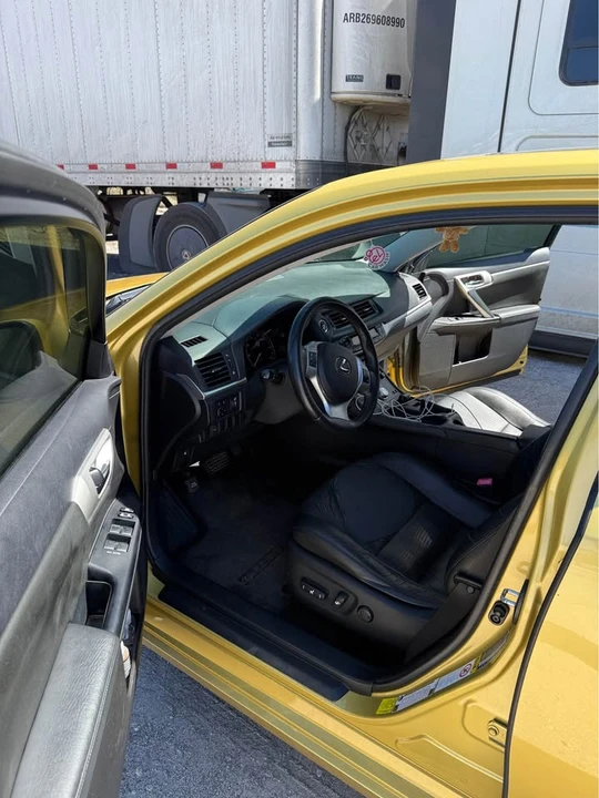 2011 Lexus CT - Image 8 of 10