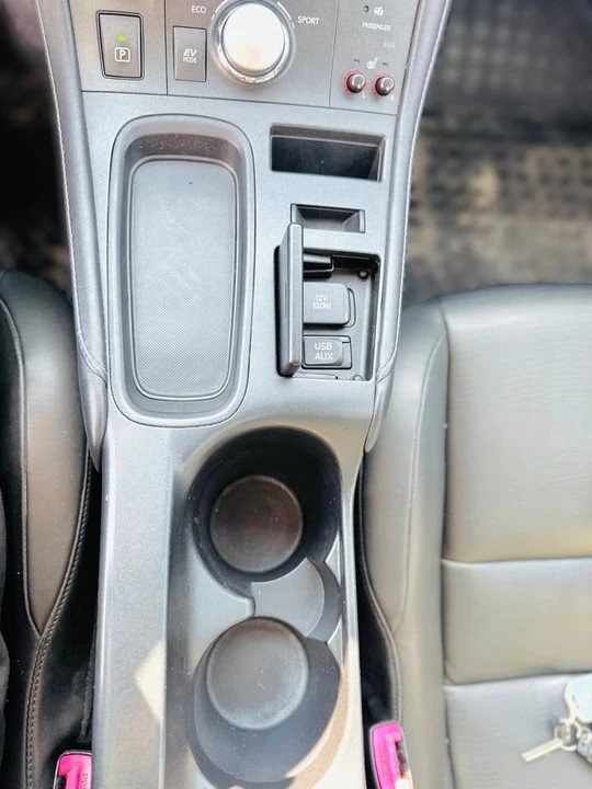 2011 Lexus CT - Image 16 of 18