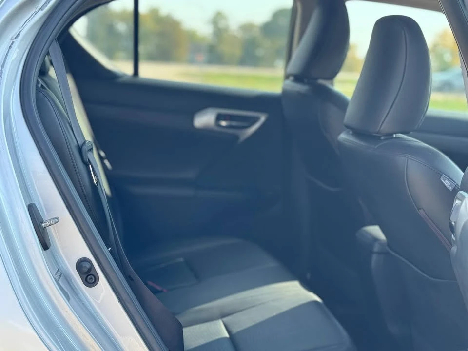2011 Lexus CT - Image 17 of 18