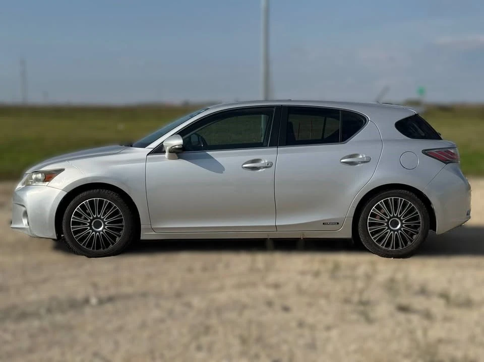 2011 Lexus CT - Image 9 of 18