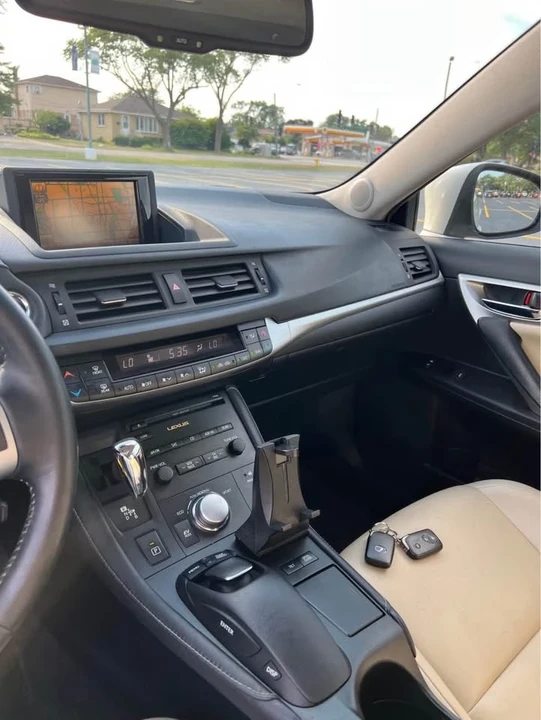 2011 Lexus CT - Image 7 of 19