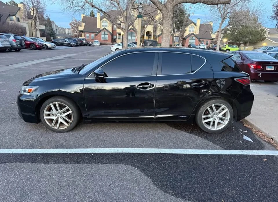 2011 Lexus CT - Image 2 of 10