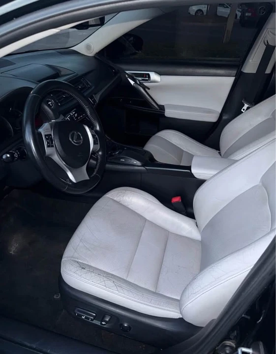 2011 Lexus CT - Image 8 of 10