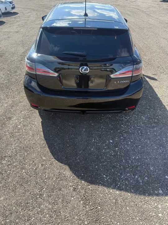 2011 Lexus CT - Image 8 of 14
