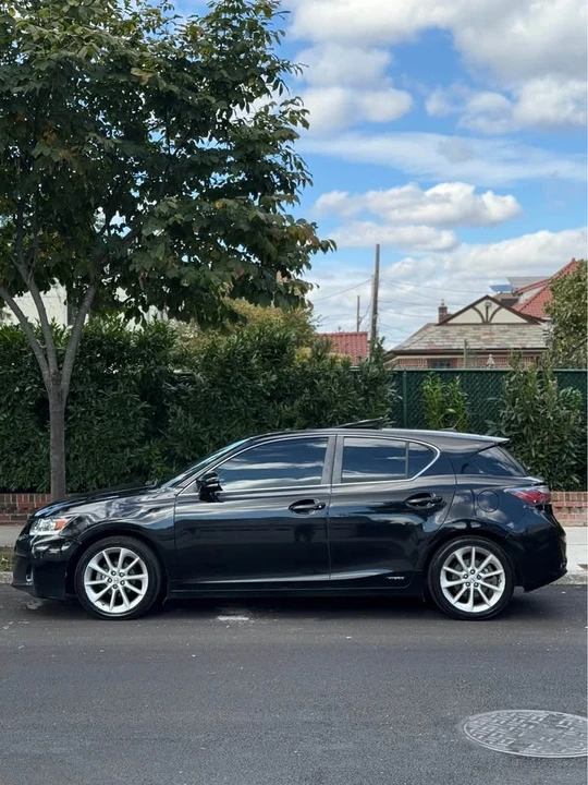 2011 Lexus CT - Image 2 of 18