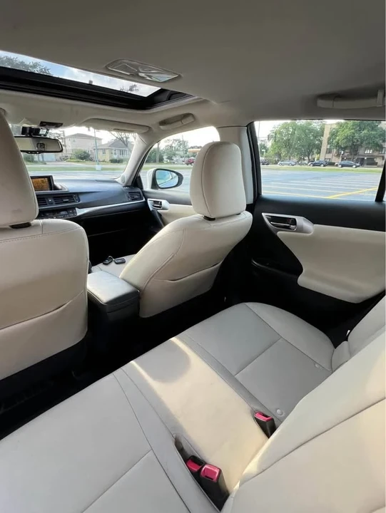 2011 Lexus CT - Image 16 of 19