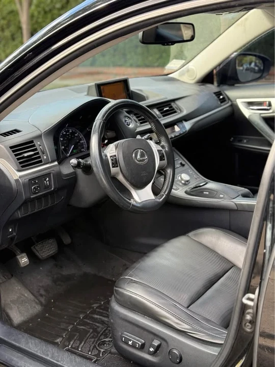 2011 Lexus CT - Image 10 of 18