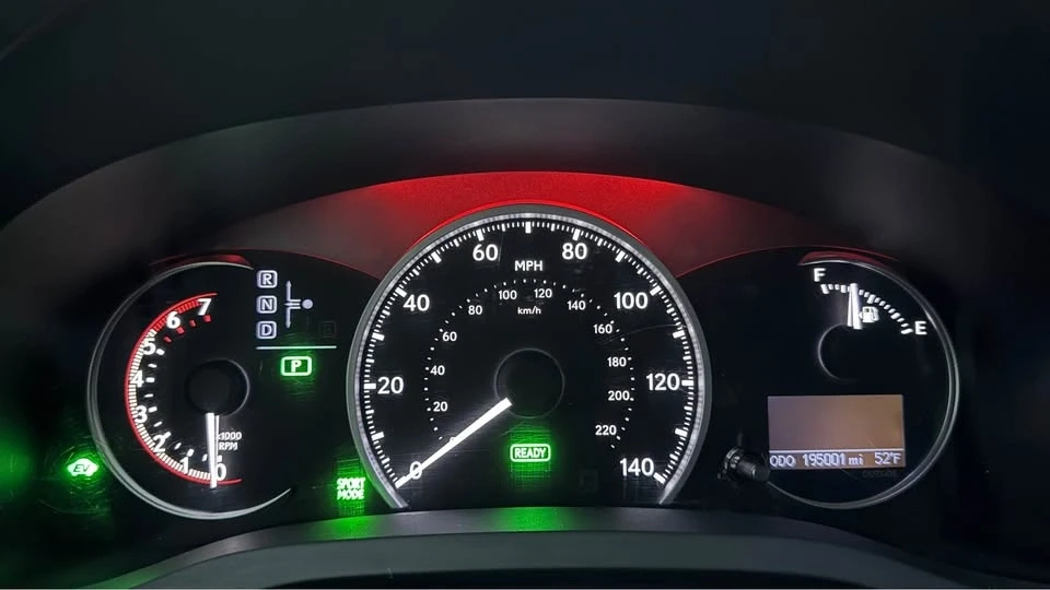 2011 Lexus CT - Image 10 of 15