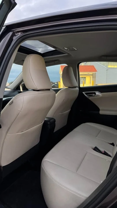 2011 Lexus CT - Image 11 of 15