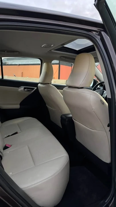 2011 Lexus CT - Image 12 of 15