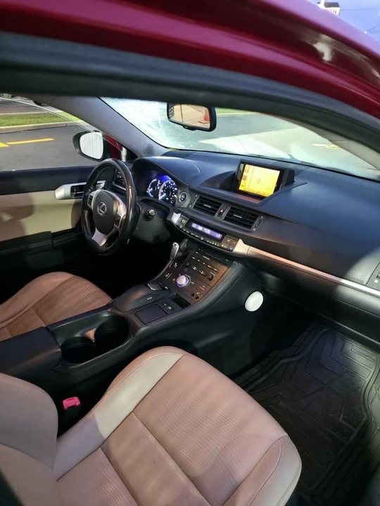 2011 Lexus CT - Image 14 of 20